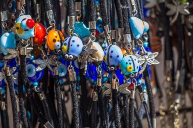  Çeşitli renk boncuk