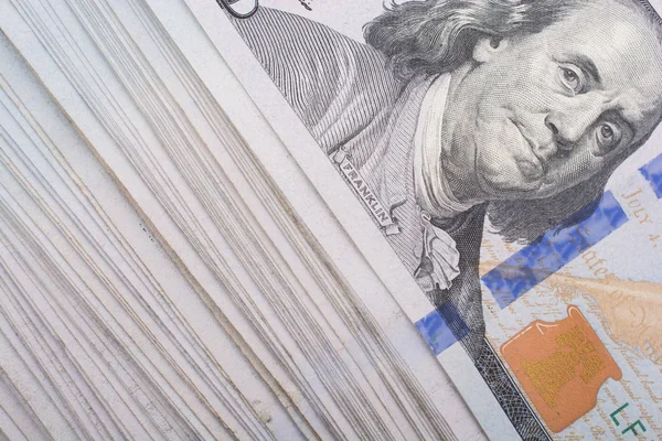 Primer plano de la cara de Benjamin Franklin en el dólar estadounidense —  Fotos de Stock