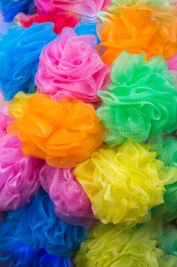 Pazarda renkli pompoms kümesi