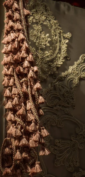 Osmanlı Türkçesi geleneksel püsküllerinin çeşitli renklerde seçilmesi