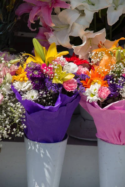 Belles Fleurs Différents Types Dans Une Fleur Vase — Photo