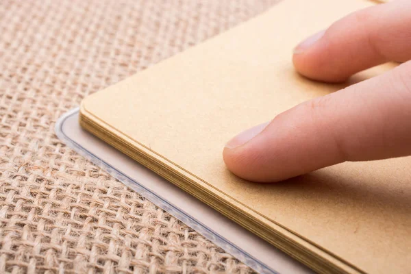 Brun Färg Notebook Handen Canvas Bakgrund — Stockfoto