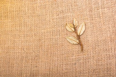 Keten tuval üzerine yeşil yaprakları kuru