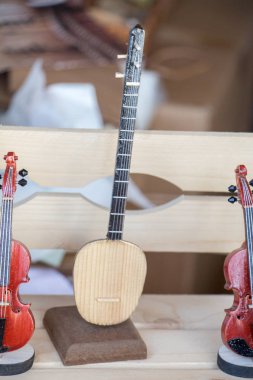 Müzik aletleri ağaçtan modeller kümesi