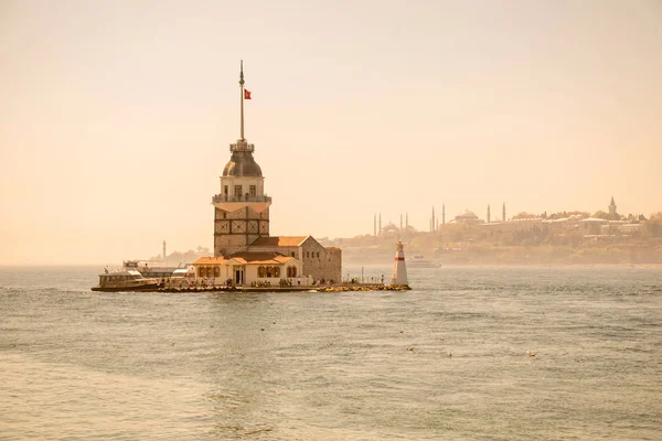 Torre delle Vergini situata a Istanbul — Foto Stock