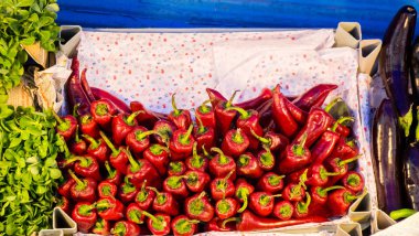 Markette taze kırmızı biber bulundu.