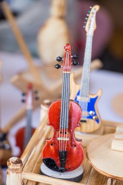 Müzik aletleri ağaçtan modeller kümesi