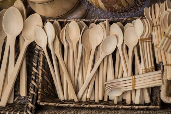 Tahtadan yapılmış çay kaşıkları.