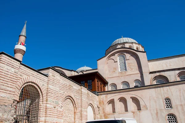 Osmanlı tarzı camilerin minaresi