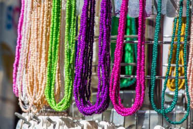  Çeşitli renk boncuk