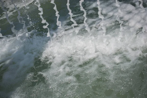 Las Fuentes Que Brotan Agua Con Gas Una Piscina Parque —  Fotos de Stock