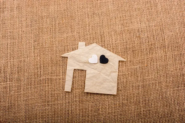 Kalp şekli ev şeklindeki kağıt kesme 