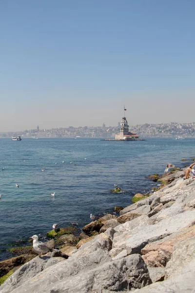 Torre Das Donzelas Localizada Meio Bósforo — Fotografia de Stock