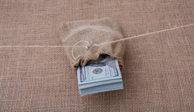 Banknot paket bizden dollarin bir çuval