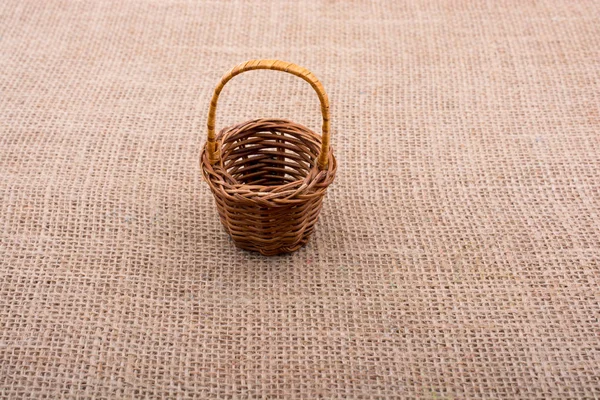 Sepet arka planında boş hasır sepet