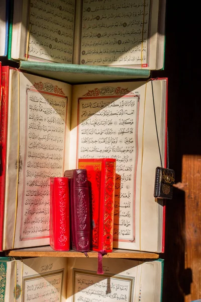 Islamic Holy Book Quran Market Shelf — Stock Photo, Image