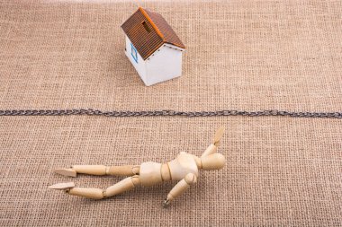  Adam heykelcik ve zinciri dışında bir Model ev