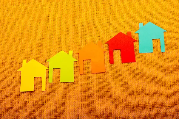 Ev şekli renkli kağıt kesme 