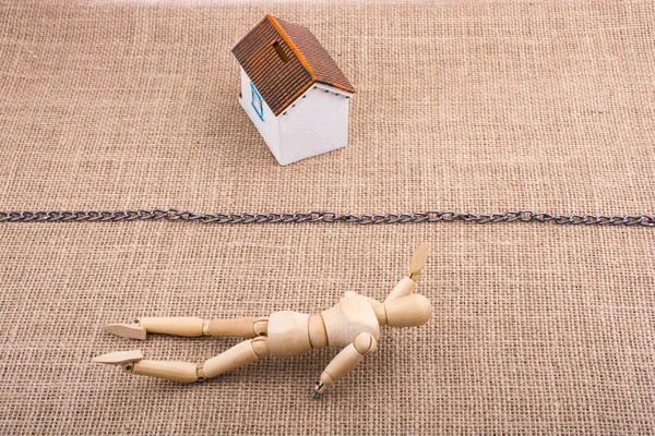  Adam heykelcik ve zinciri dışında bir Model ev