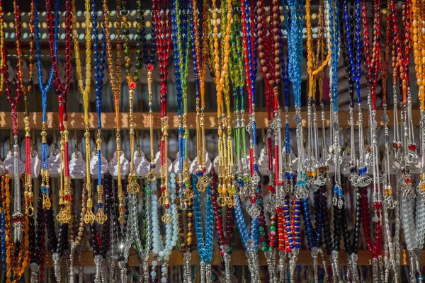 Çeşitli renkteki dua eden boncuk ayarla