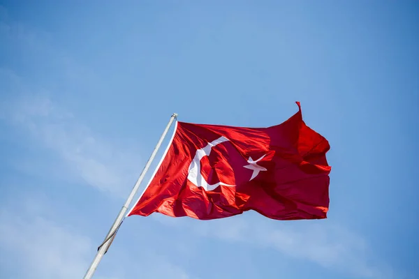 Turkiska nationella flagga i vyn — Stockfoto