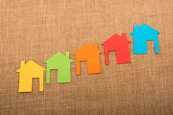 Forma de la casa cortada de papel colorido — Foto de Stock