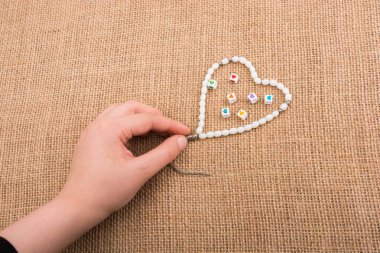 Nesne el şeklinde kalp