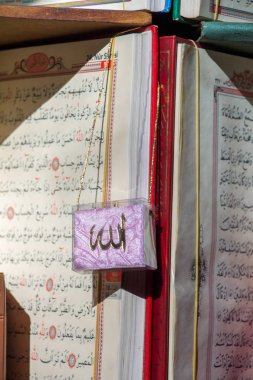 İslam kutsal kitabı Kuran. 