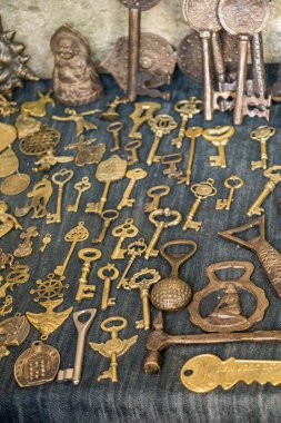 Retro altın renk anahtarlarını tarz