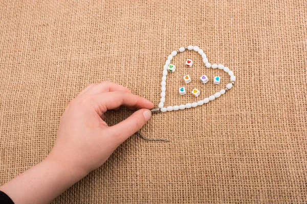 Nesne el şeklinde kalp