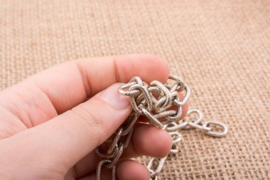 Altın rengini el yaptım zincir