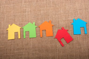 Ev şekli renkli kağıt kesme 