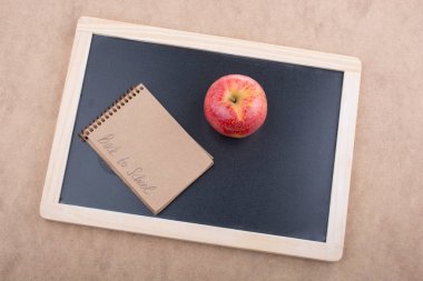 Okul harflerinin olduğu defter.