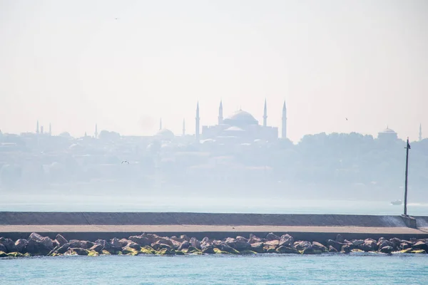 Mosquée de style ottoman à Istanbul — Photo