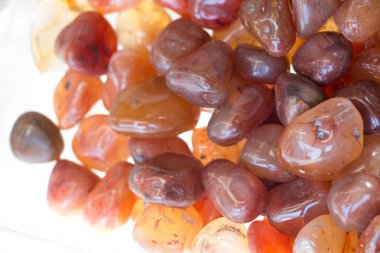 Doğal mineral değerli taşlar kümesi 