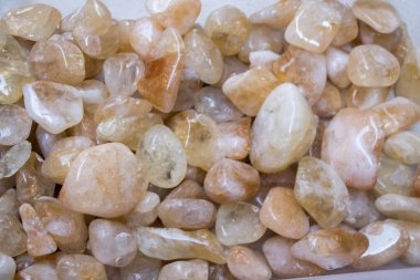 Doğal mineral değerli taşlar kümesi 