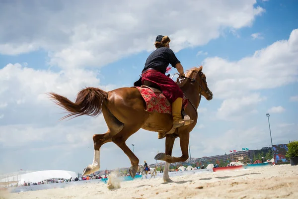 Türk Süvari etnik giyim örnekleri
