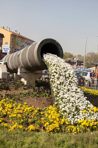 Flowers running out of a pipe design — Stock Photo, Image