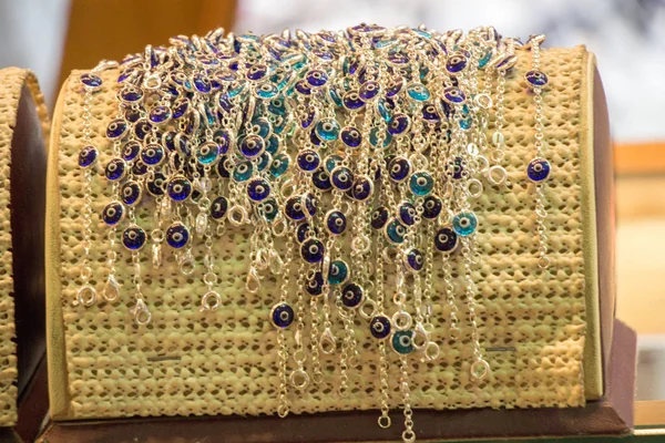 手链制造的彩色珠子 — 图库照片