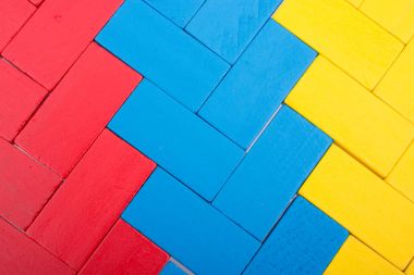 Coorful domino taşları beyaz arka plan üzerinde