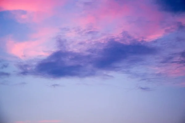 Nubes de colores y luz en el cielo — Foto de Stock