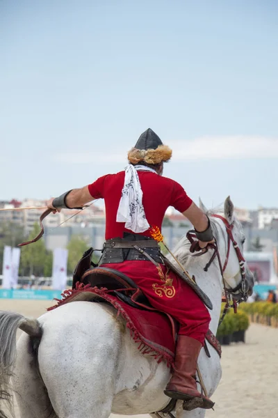 Ejemplos de ropas étnicas de jinete turco —  Fotos de Stock