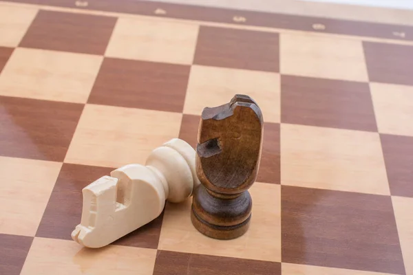 Σκακιέρα με κομμάτια σκακιού — Φωτογραφία Αρχείου