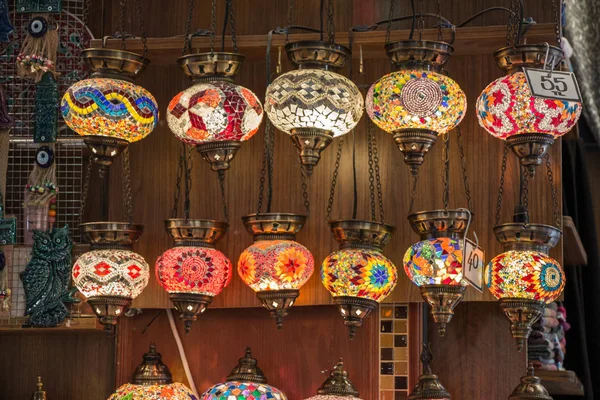 Lâmpadas coloridas de mosaico velho estilo otomano — Fotografia de Stock