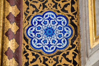  Osmanlı saat çini desenleri ile