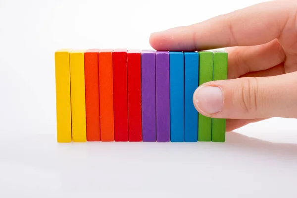 Ruka držící barva Domino — Stock fotografie