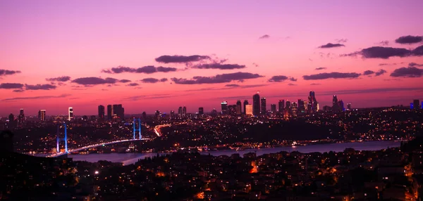 Istanbul Bosporus Bridge al tramonto — Foto Stock