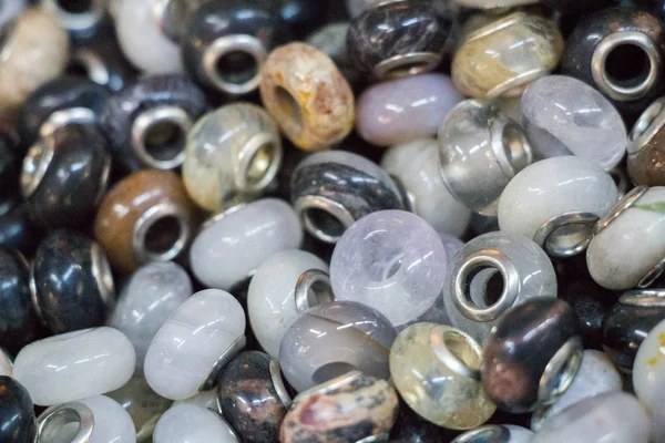  Çeşitli renk boncuk