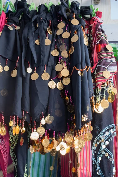 Turksih cachecol mulher tradicional com bordado — Fotografia de Stock