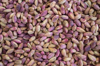 Fıstık kabukları yemeye hazır temizlenir